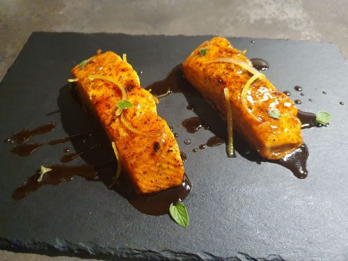 Salmone con zeste di limone caramellato e salsa di soia