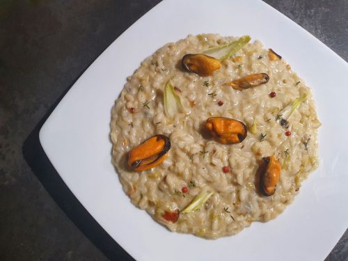 Risotto con cozze, gorgonzola e indivia