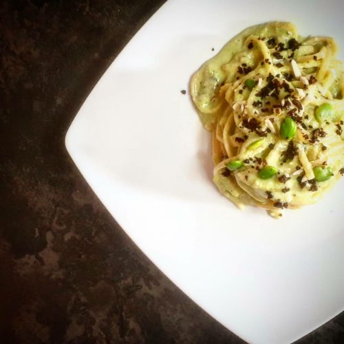 Spaghetti con crema di fave e guanciale