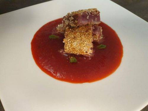 Tonno al sesamo con coulis di fragole