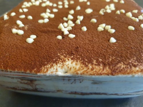 Tiramisù con gocce di cioccolato bianco