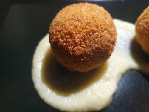 Sfere di baccalà con crema di cavolfiore al limone e profumo di vaniglia