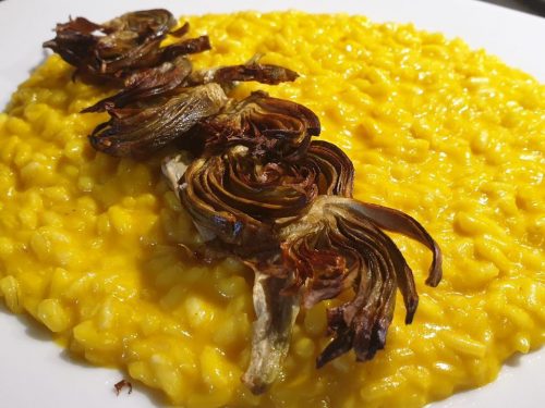 Risotto con zafferano e carciofi