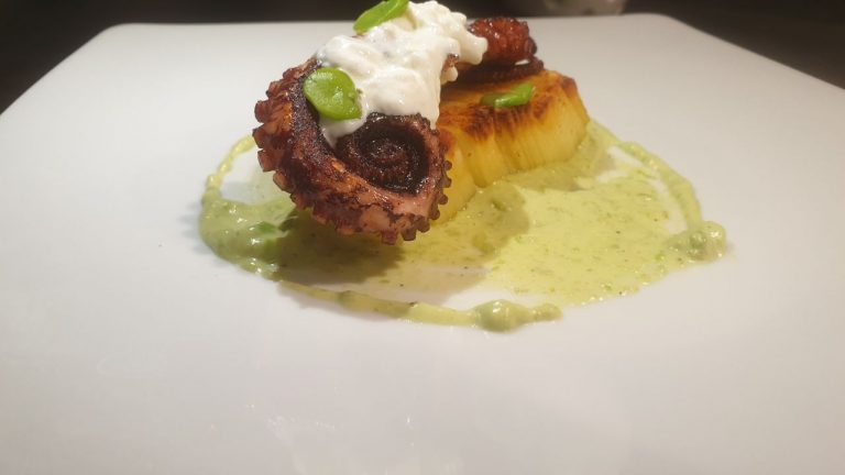 Millefoglie di patate, polpo e fave